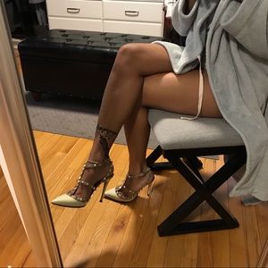 Ivory rock stud Valentino shoes ♥️